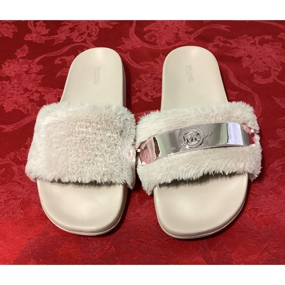 MK slip on